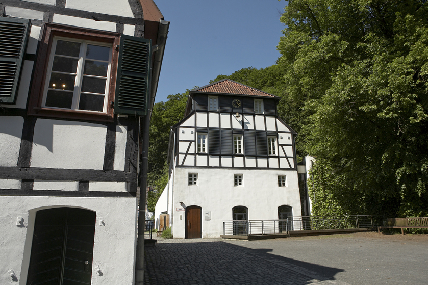 Papiermühle Alte Dombach: Hier in Bergisch Gladbach werden für Kinder in den Herbstferien lustige und kreative Aktivitäten angeboten, damit auch in den Ferien keine Langeweile aufkommt.
(Foto: LVR-Industriemuseum)