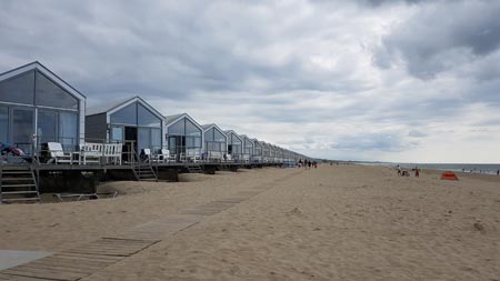 Die beliebten „Roompot Strandhuisjes“ in Julianadorp direkt am Strand, Foto: ruhr-guide
