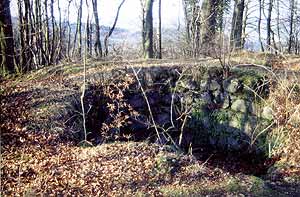 Überreste des alten Berfried der Burg Raffenburg
