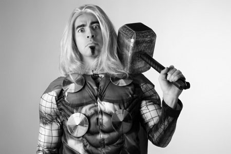 Programmfoto Bülent verkleidet als Thor, Foto: D4MANCE