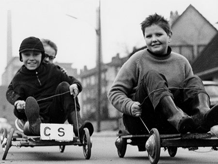 Seifenkistenrennen in Castrop-Rauxel-Schwerin, ca. 1965, Foto: LWL-Archiv/Helmut Orwat