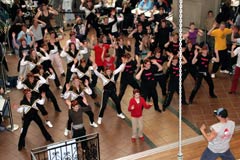 Tanzten für einen guten Zweck: Anfänger und Fortgeschrittene beim DJ Bobo Dance Workshop im CentrO Oberhausen