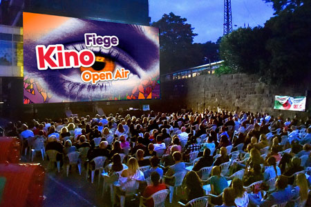 Leinwand und Publikum beim Fiege Kino Open Air Foto: Privatbrauerei Moritz Fiege