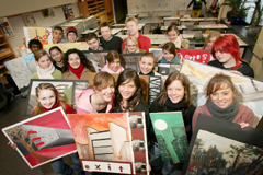 Ihre ganz individuellen Ansichten der Hustadt präsentieren die 21 Schüler des Kunstkurses der Hans-Böckler-Realschule seit 22. März am Hustadtring 51.