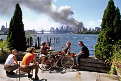 Blick von Williamsburg, Brooklyn, auf Manhattan, 11. September 2001 © Thomas Hoepker/ Magnum Photos