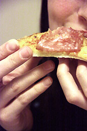 Die Pizza schmeckt Foto: Anna-Lisa Konrad