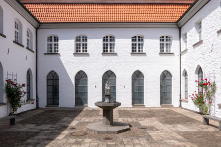 Innenhof Kloster Saarn, Foto: Heinz Koopmann-Horn