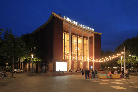 Schauspielhaus Bochum von außen, Foto: Hans Juergen Landes