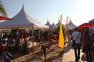 Festivalgenuss bei Sonnenschein, Foto: ZFR/ Philip Christmann