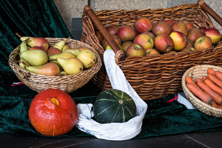 Frisches Obst und Gemüse vom Bauernladen, Foto: Didgeman, pixabay