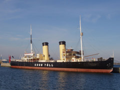 Mit 1000 Tonnen Stahl unterwegs von Duisburg nach London: Das Küstenmotorschiff " title=
