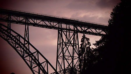Eine schöne Wanderung führt zur Müngstener Brücke, Foto: pixabay, ahundt