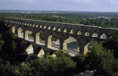 Der Pont du Gard in Südfrankreich ist eines der schönsten Beispiele für antiken Brückenbau in der Römerzeit. Foto: Klaus Grewe