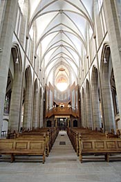 400 Jahre Duisburger Synode Salvatorkirche, Innenansicht mit Blick auf die Orgel, Foto: Ullrich Sorbe