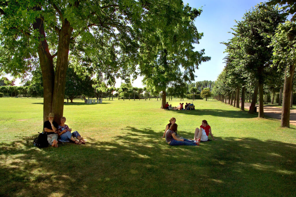 Ausruhen im Archäologischen Park Xanten Bild: Axel Thünker DGPh