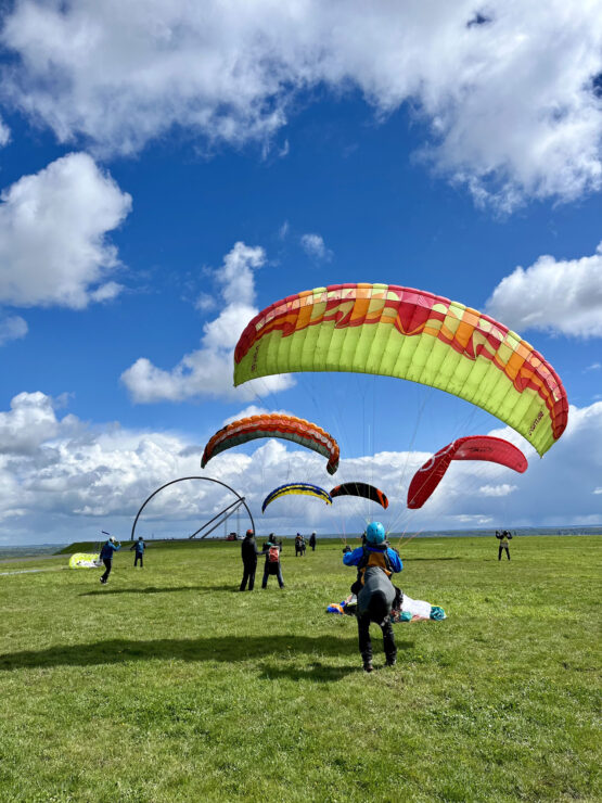 Gleitschirmtraining auf der Halde Hoheward Bild: Martin Bellgardt