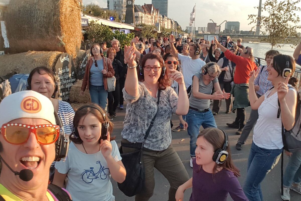 Silent Disco Walking Tours & Party – Guru Dudu